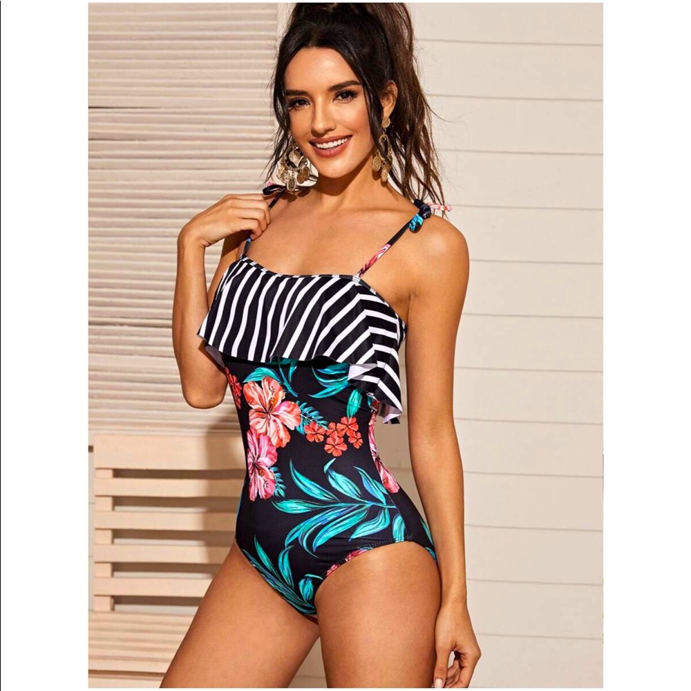 💕NWT Colorful Random Print One Piece Swimsuit💕